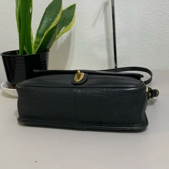 💕👜Vintage Dooney & Bourke Black AWL Crossbody Bag - Picture 9 of 14